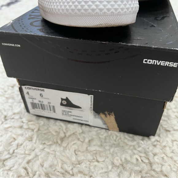 Chuck Taylor Converse - Picture 5 of 11